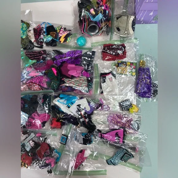 Monster High Doll and Clothes Lot . - Picture 3 of 4